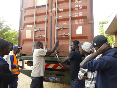 hand-fuer-afrika-container